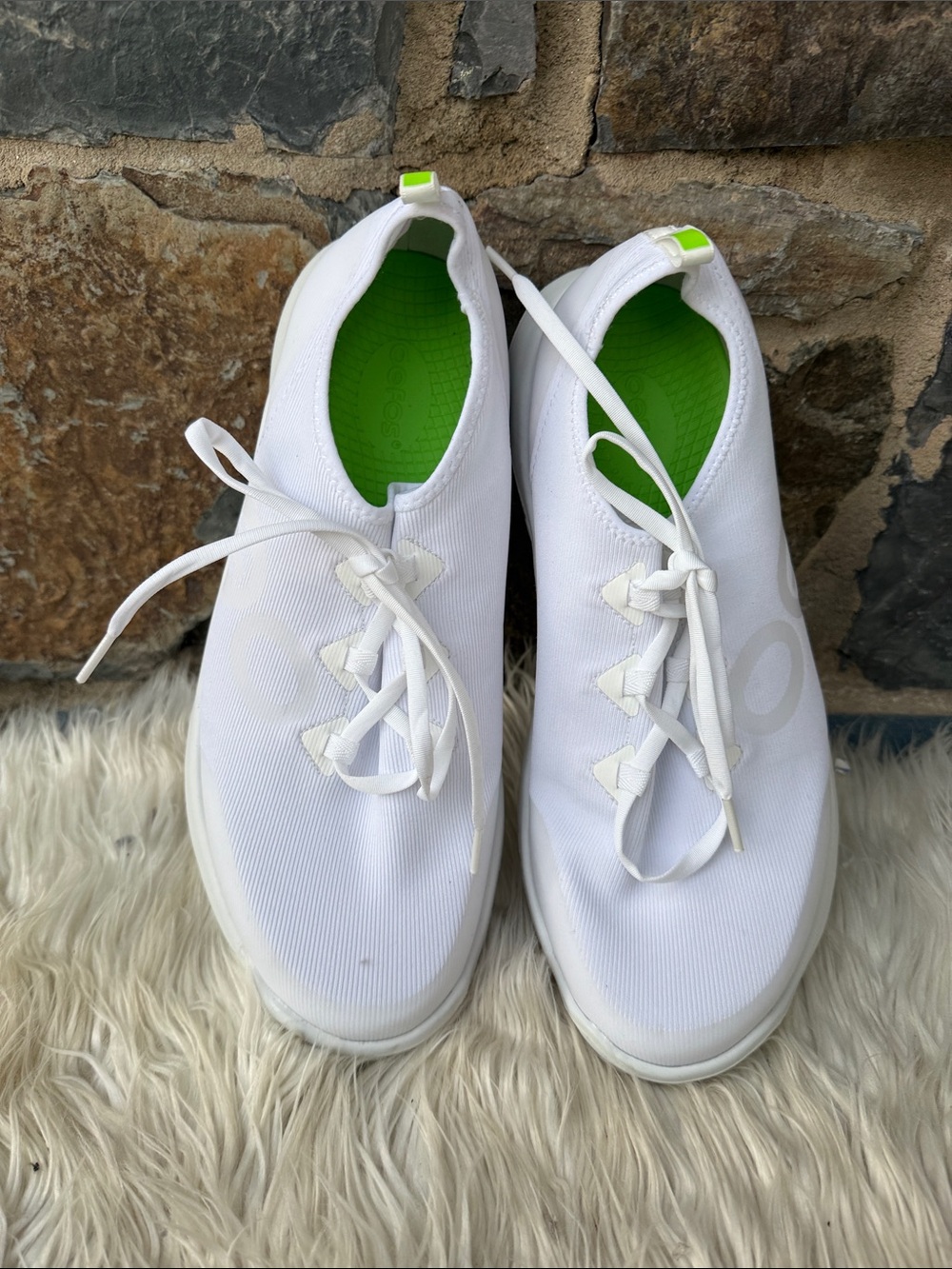 Oofos Lightweight Men’s OOmg Sport LS Shoe in White/Lime Green Size 12